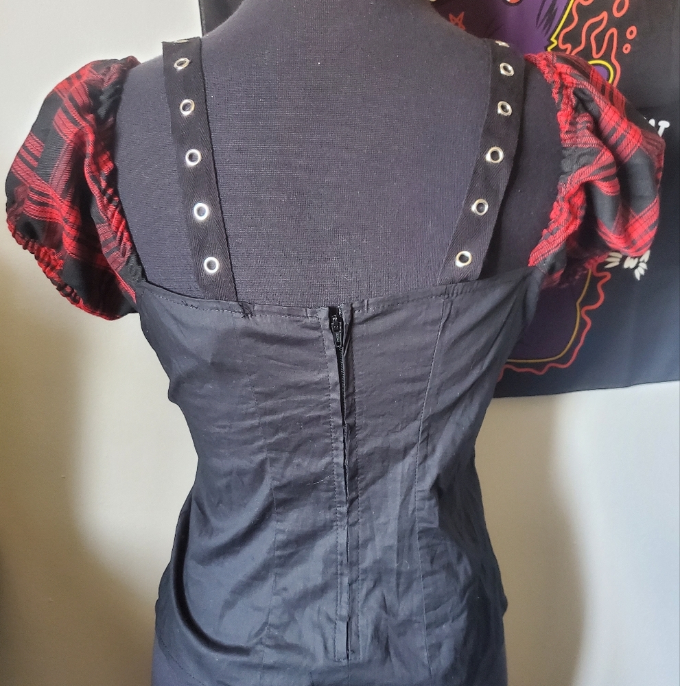 HOT TOPIC LACE UP TOP - Picture 6 of 11